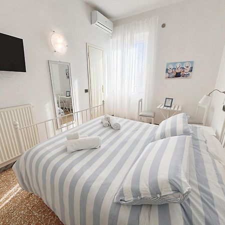 A Casa Di Mario E Nene Bed & Breakfast Виареджо Екстериор снимка